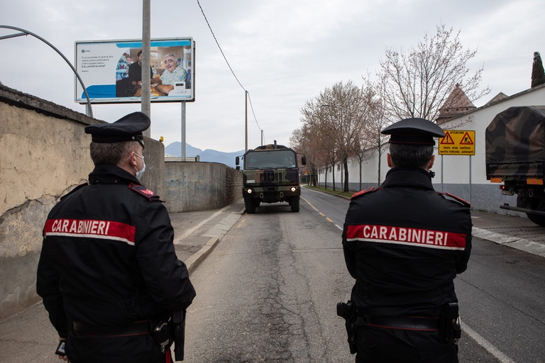 coronavirus polizia italiana sulle strade