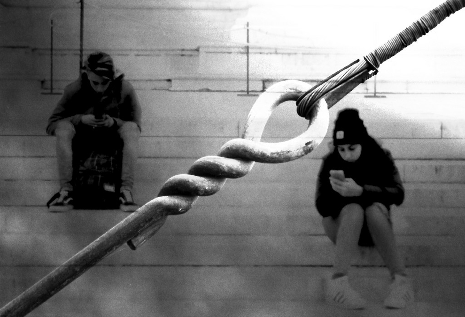 Contrasti - Nuove generazioni. Infinitamente lontani di Alessandro Marinelli