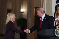 Trump torna sui suoi passi e mette fine al divieto di ingresso negli Stati Uniti ai rifugiati di 11 nazioni