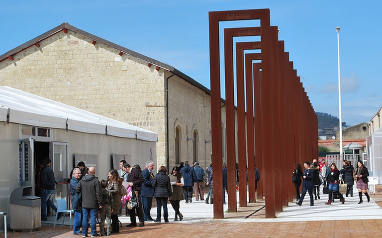 12945987205_a897919fdd_z