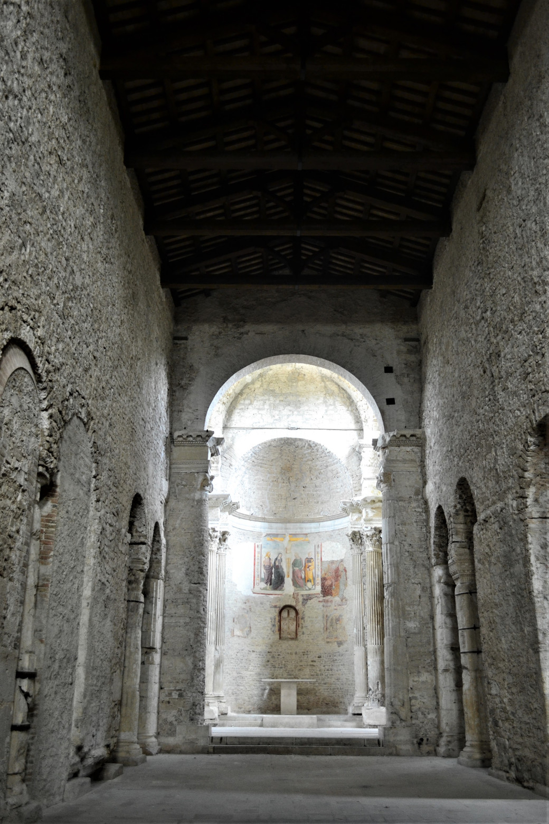 La chiesa di San Salvatore a Spoleto è spesso chiusa dopo il terremoto