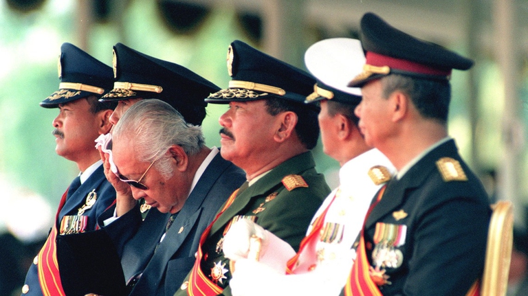 Il generale Suharto nel 1995. Non pagò per i crimini commessi. JOHN MACDOUGALL/AFP/Getty Images