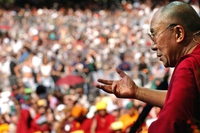 Il Dalai Lama compie 90 anni. La vita di un costruttore di pace