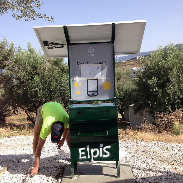 La casetta solare di Elpis per i rifugiati