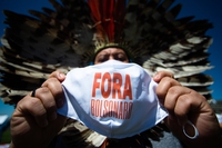 Accusiamo Bolsonaro di crimini contro l’umanità e l’ambiente. Intervista all’avvocato William Bourdon
