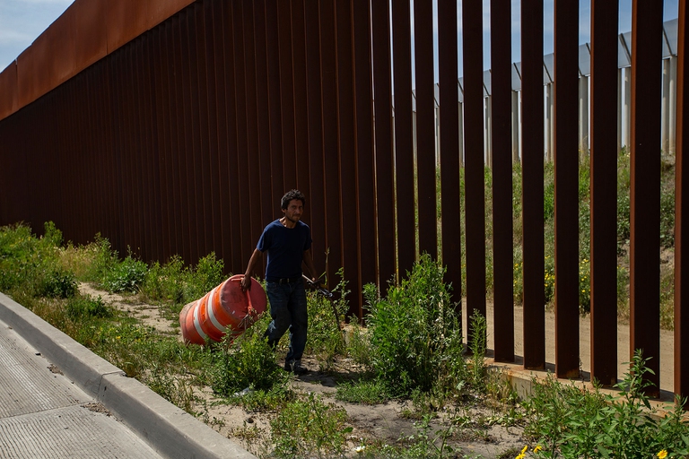 Biden stoppa costruzione muro con Messico