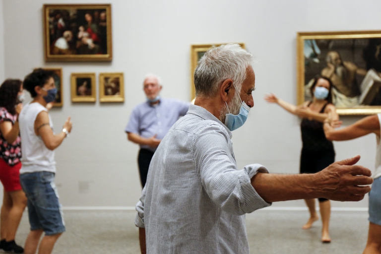 I quadri dell'Accademia Carrara di Bergamo circondano la lezione di Dance Well