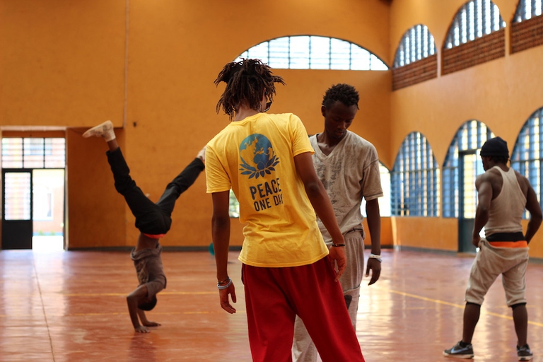 Krest Crew dancers practicing at the Kimisagara Youth Centre in Kigali © Sarine Arslanian