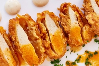Il pollo prodotto con cellule di carne in laboratorio è servito