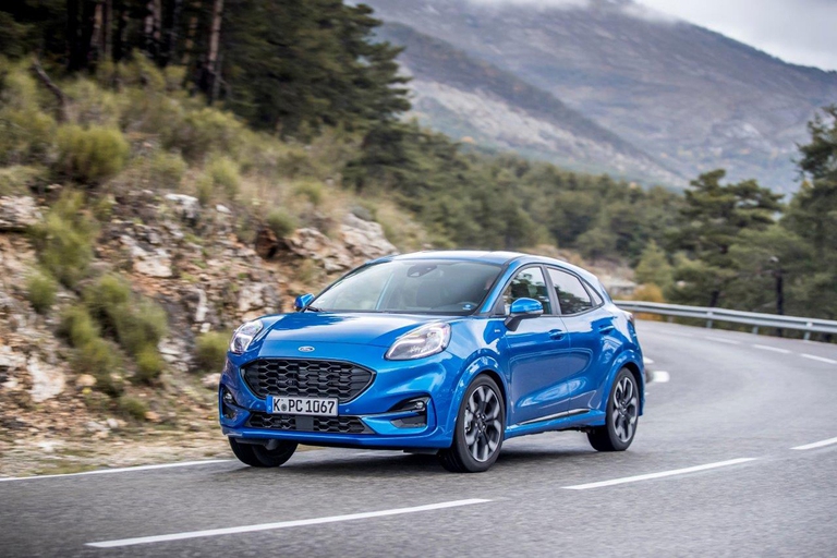 Nel caso di sistemi mild hybrid come quello della Ford Puma, al motore a benzina (in questo caso un “mille” 3 cilindri), si affianca nelle fasi attive di avviamento e accelerazione un motore elettrico alimentato da una batteria. ©Ford