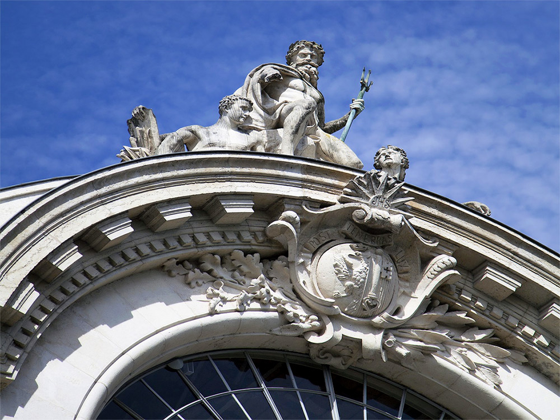 Batiment des Forces Motrices sul lago di ginevra