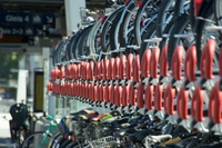Dalle auto alle bici. Apre la prima velostazione di Bologna