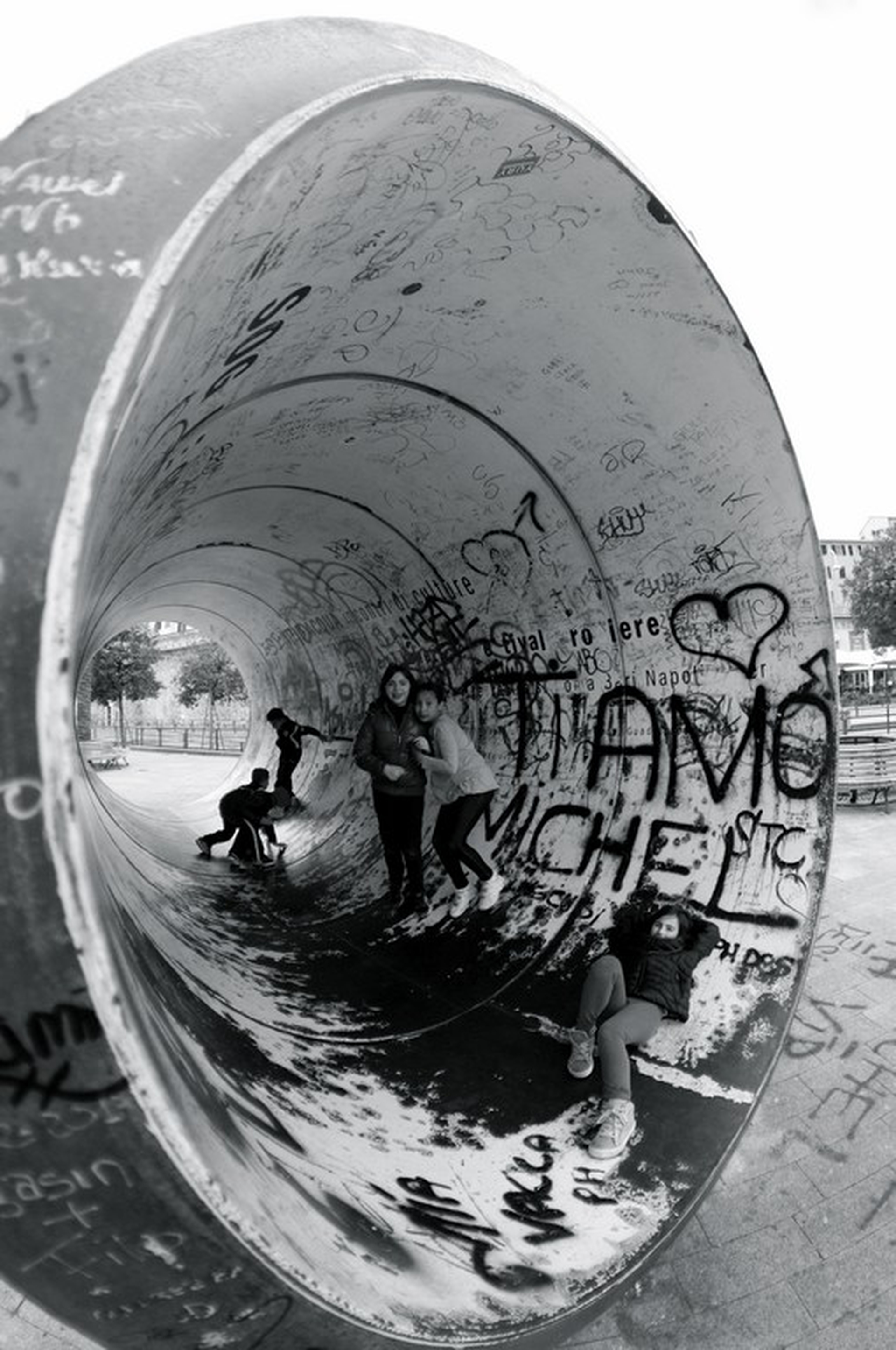 Contrasti - Nuove generazioni. Condotte forzate di Alessandro Giacoletto