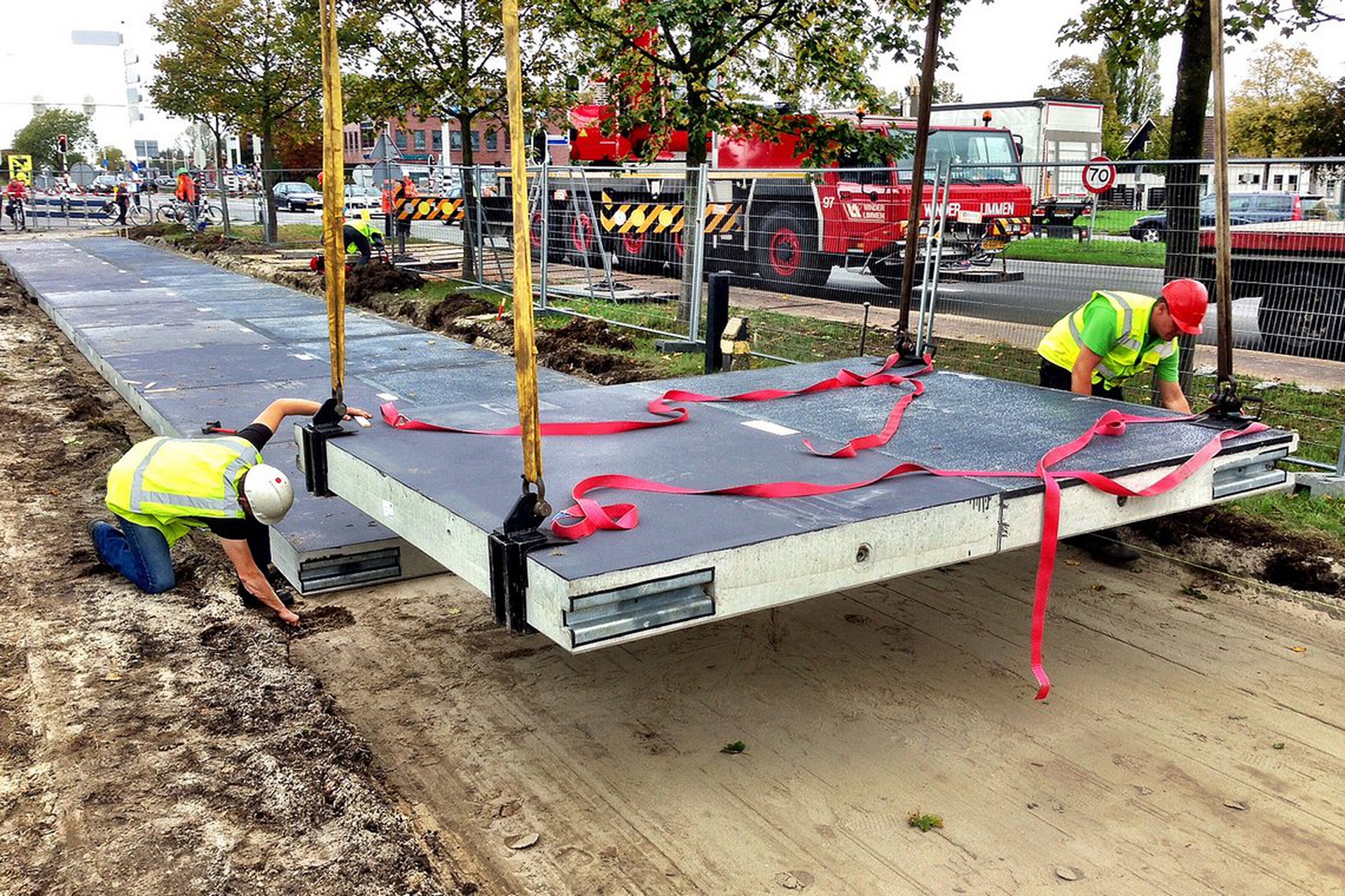 Autostrada con pannelli solari integrati nell'asfalto