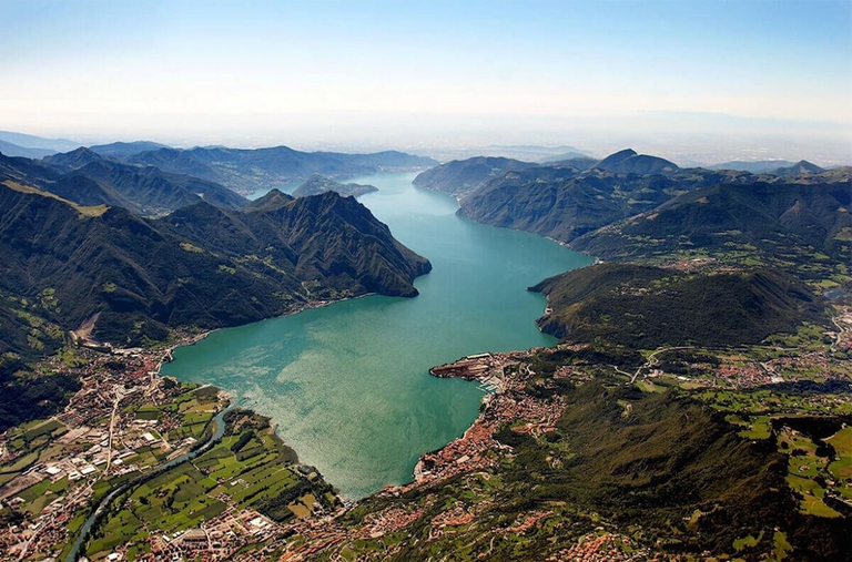 Vista dall'alto del lago d'Iseo ©www.iseolake.info
