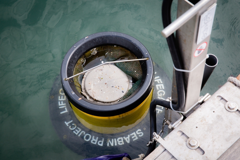 Seabin: installato il primo cestino automatico per i rifiuti del mare 