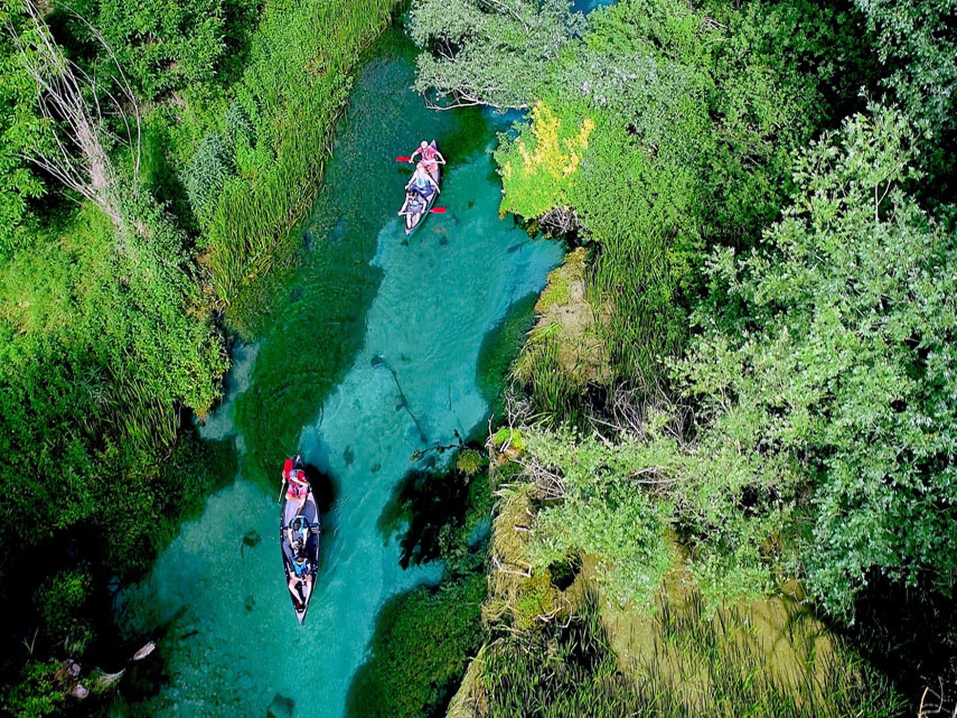 Abruzzo In Canoa Alla Sorgente Del Tirino Il Fiume Piu Limpido D Italia Lifegate