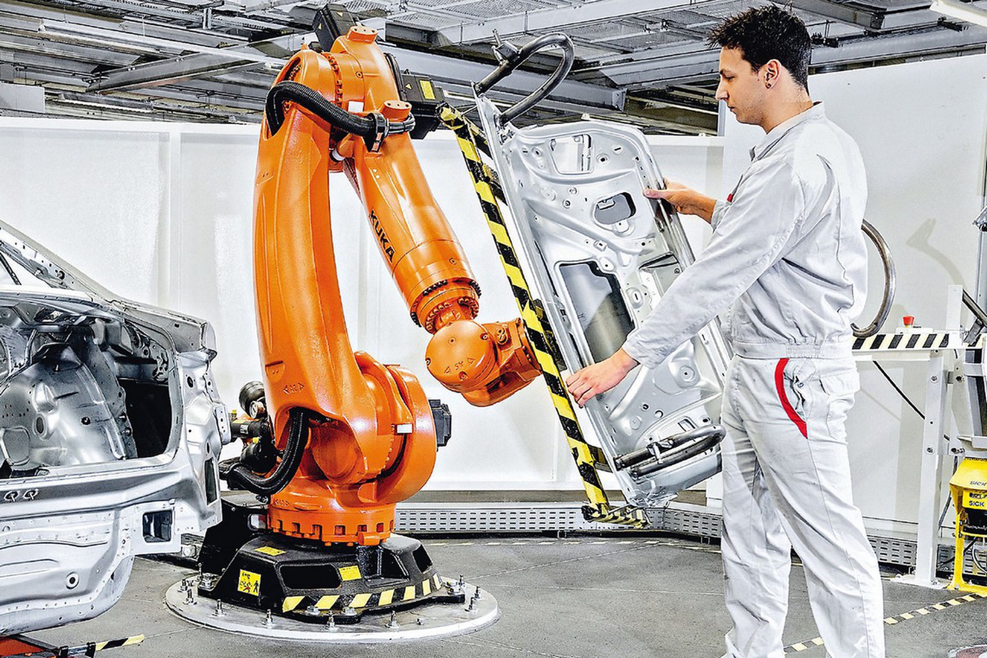 L’industria 4.0 ridurrà i prezzi delle auto elettriche. I robot, però, ci ruberanno il lavoro