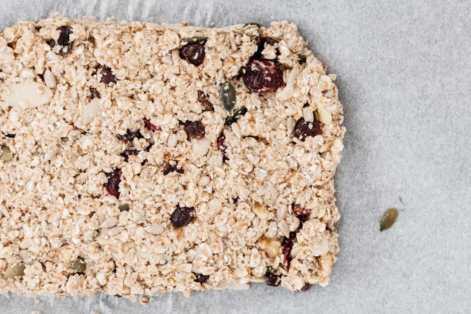 Muesli bars with dried fruit