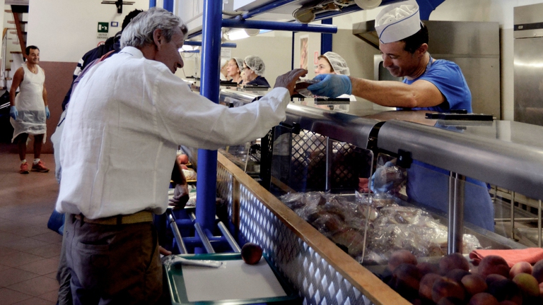 Un pranzo alla mensa Caritas di Colle Oppio a Roma © GettyImages