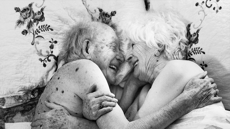 sexy a 100 anni le fotografie di Arianne Clément