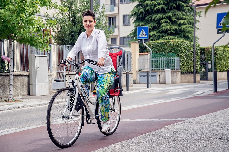 donna pedala milano