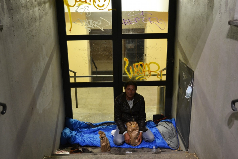 Il lockdown in Italia visto dagli occhi dei senza dimora e di chi li aiuta