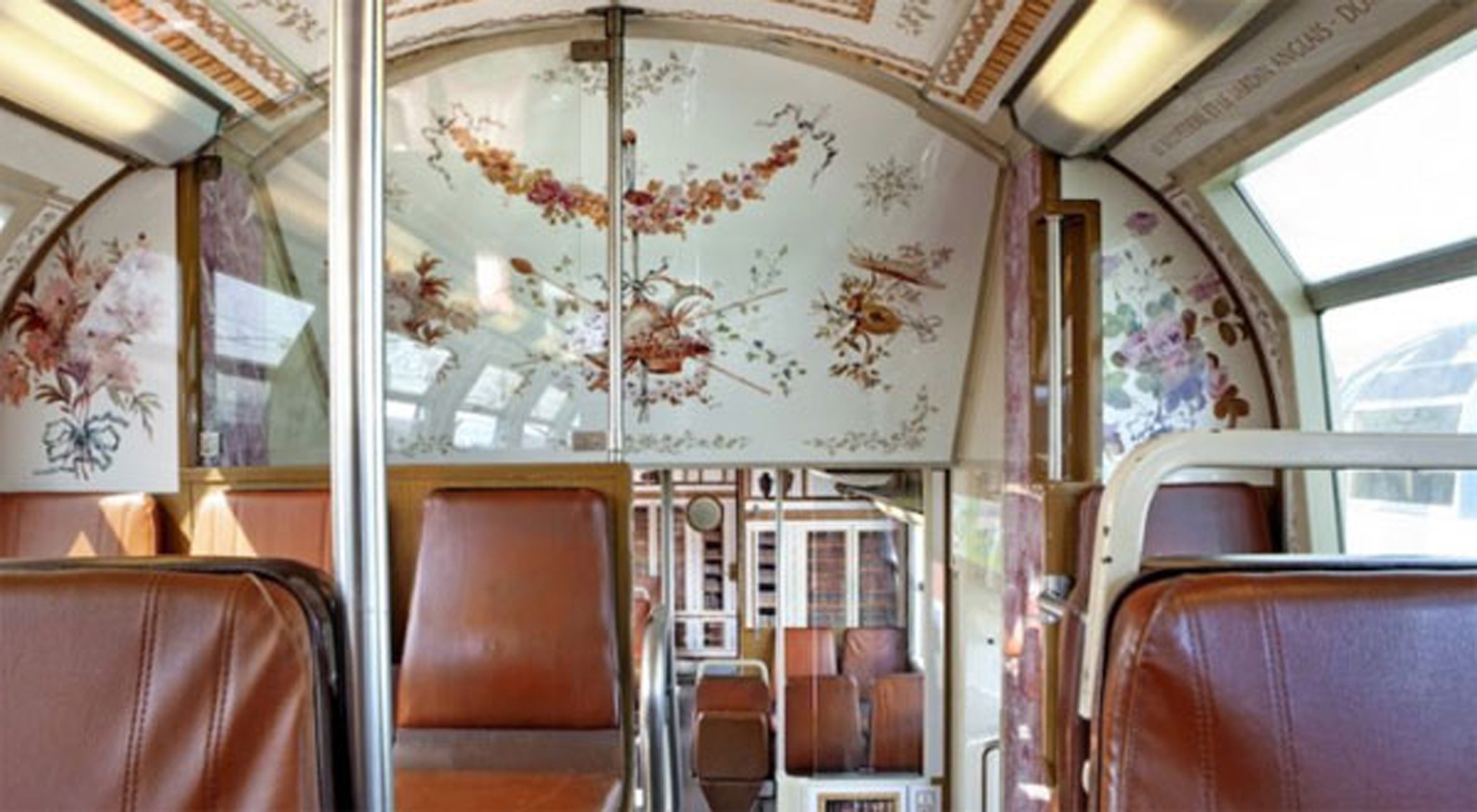 Il treno per Versailles trasformato in reggia