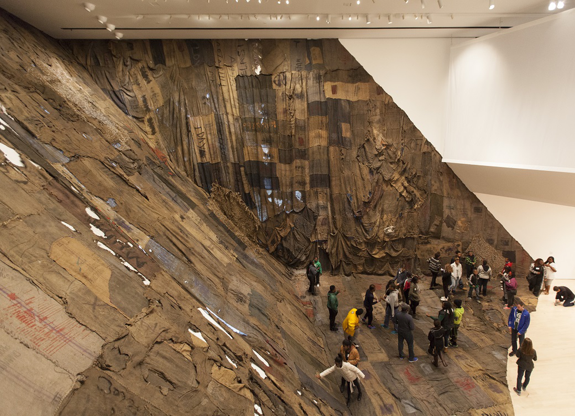 Ibrahim Mahama ha solo 32 anni