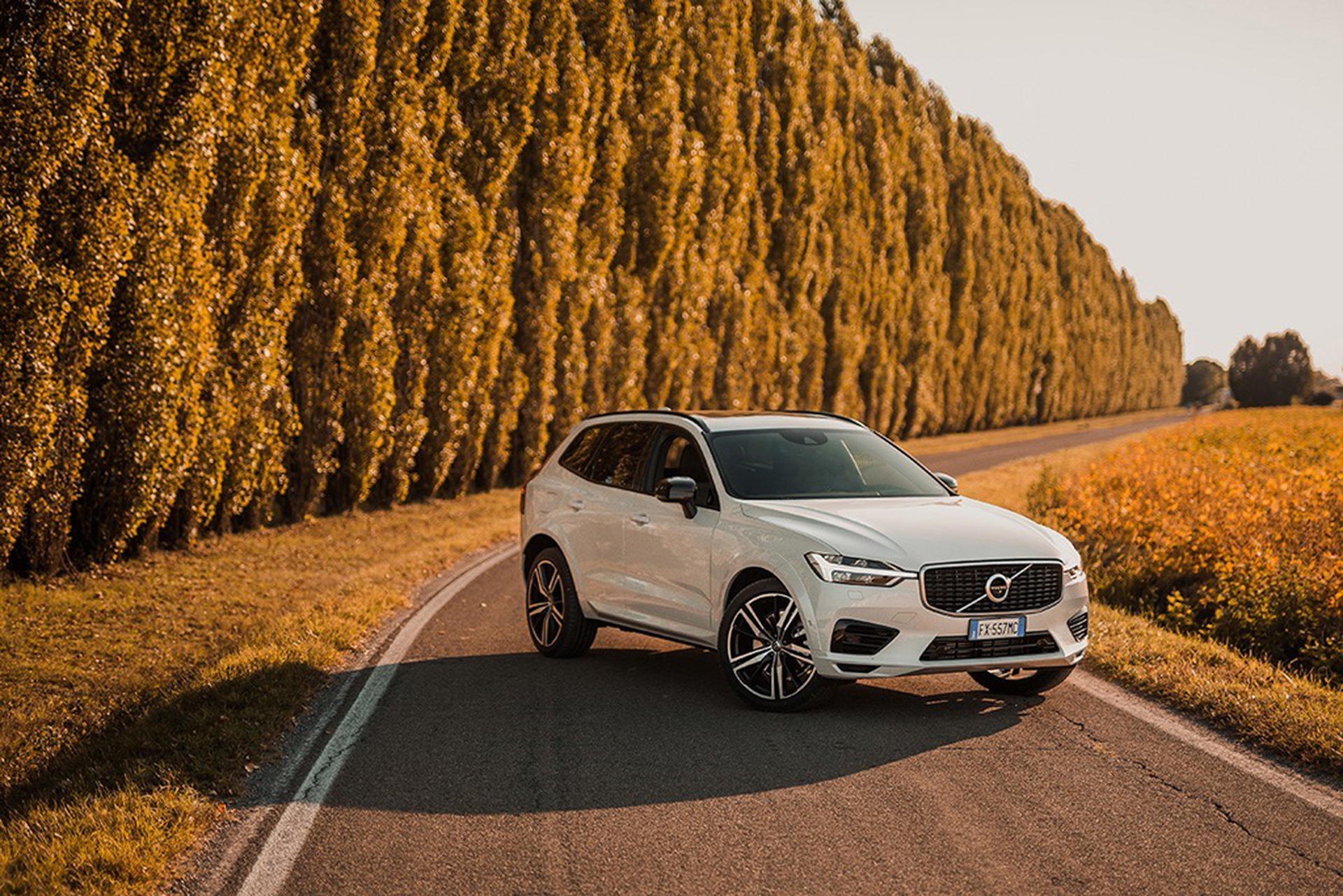 258147_Volvo_XC60_T8