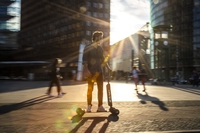Un po’ monopattino e un po’ skateboard, è la ricetta Audi per la micromobilità