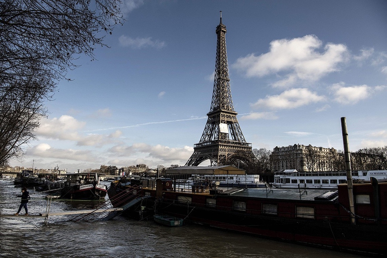 paris seine high waters women climate change