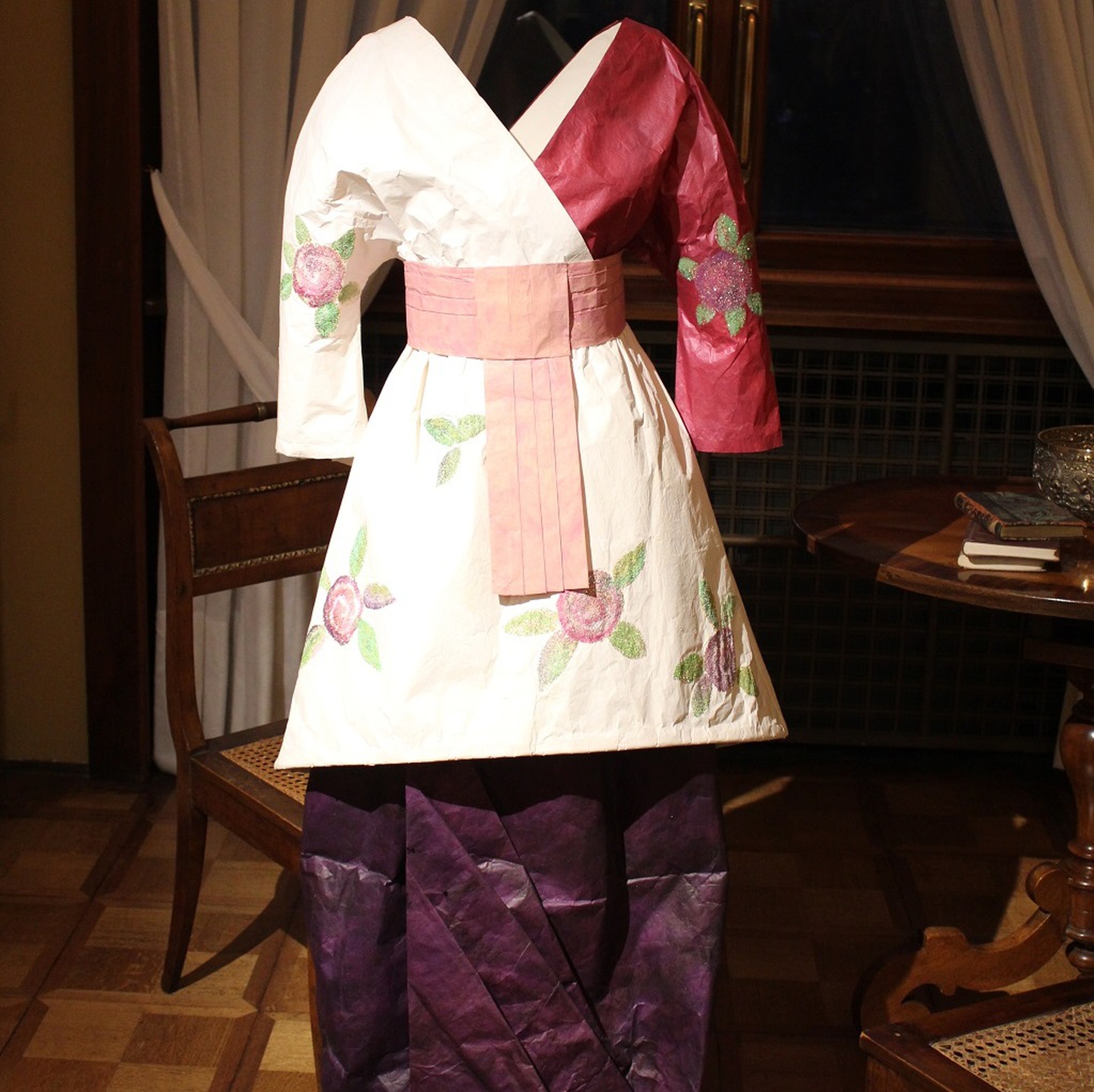 La collezione di abiti in carta alla Villa Necchi Campiglio