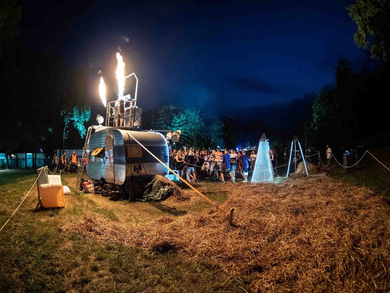 Tre pakchi all'Apolide festival.