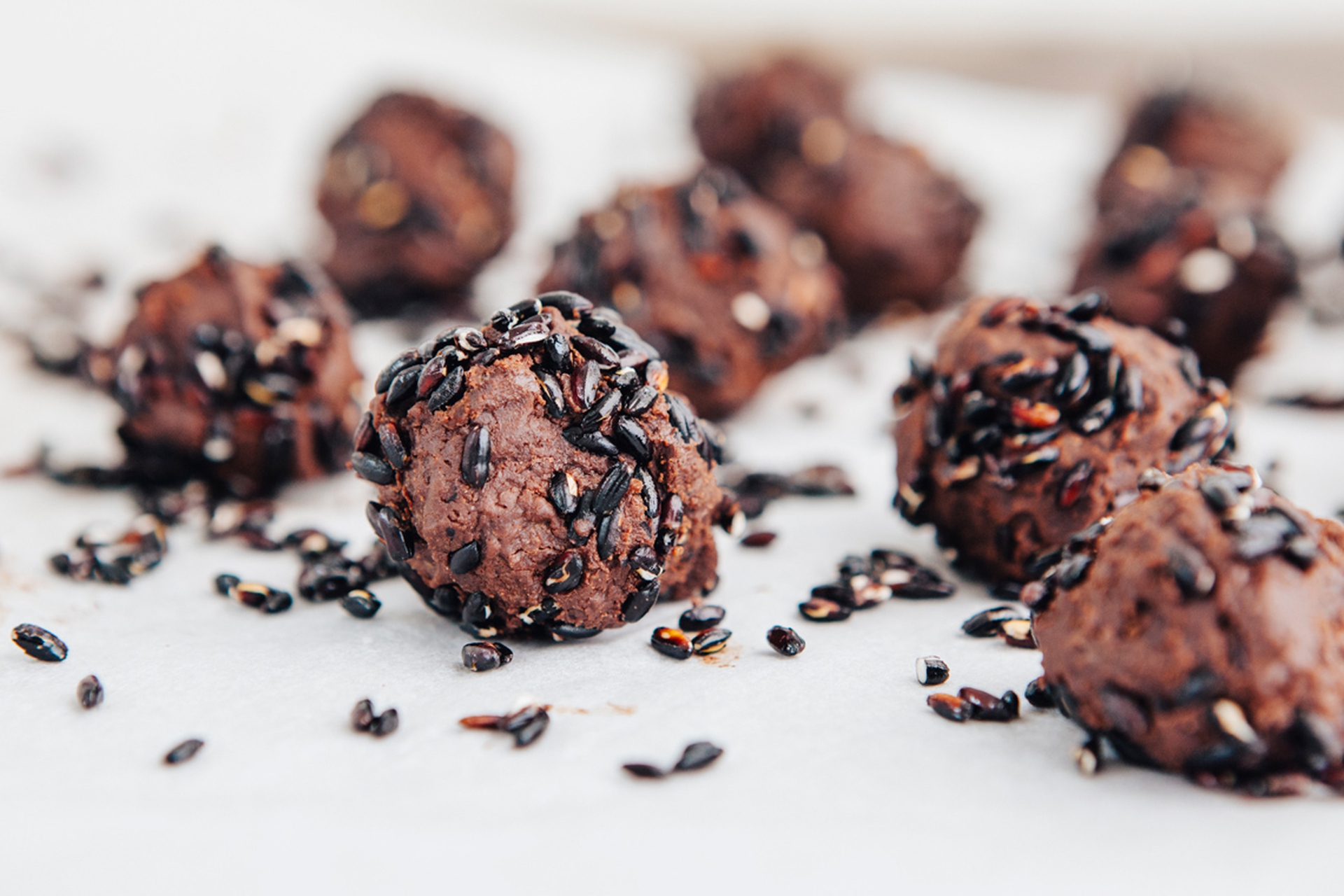 Chocolate balls with crunchy black rice