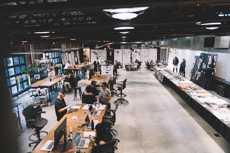 Laboratorio creativo di Adidas, materiali sostenibili e riciclati