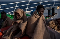 Migranti, 114 bambini senza genitori salvati nel Mediterraneo