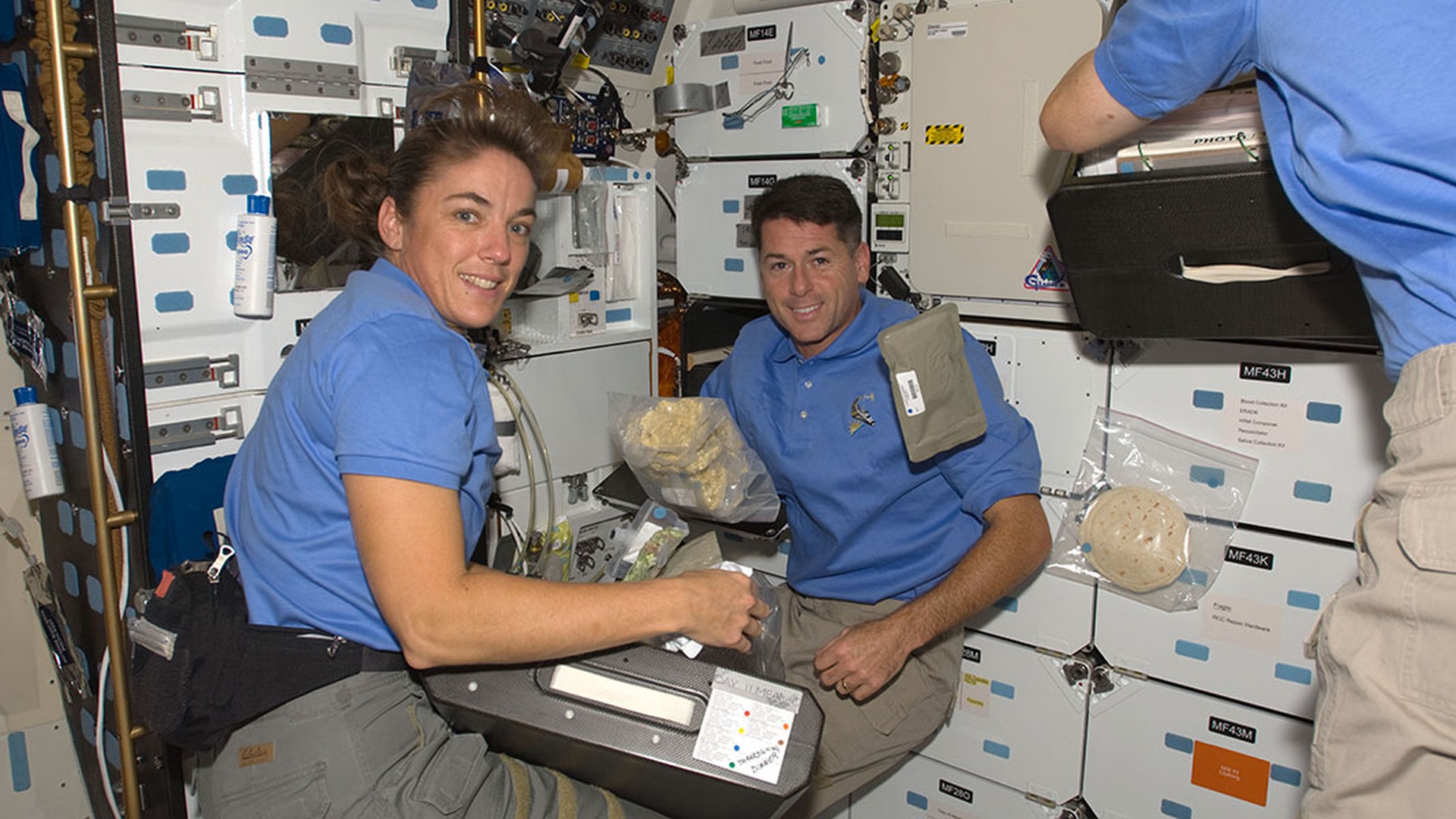 Cibo nello spazio. Dai cubetti dell'Apollo 13 ai legumi Slow Food di Samantha Cristoforetti