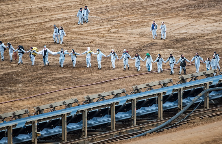 La protesta di una ong tedesca in una miniera di carbone