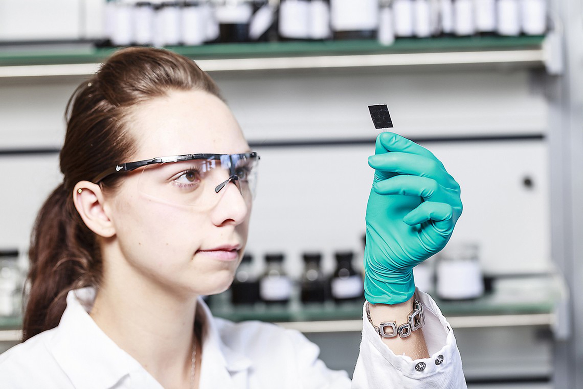 Ricaricare un’auto elettrica in pochi secondi si può. Merito dei supercondensatori