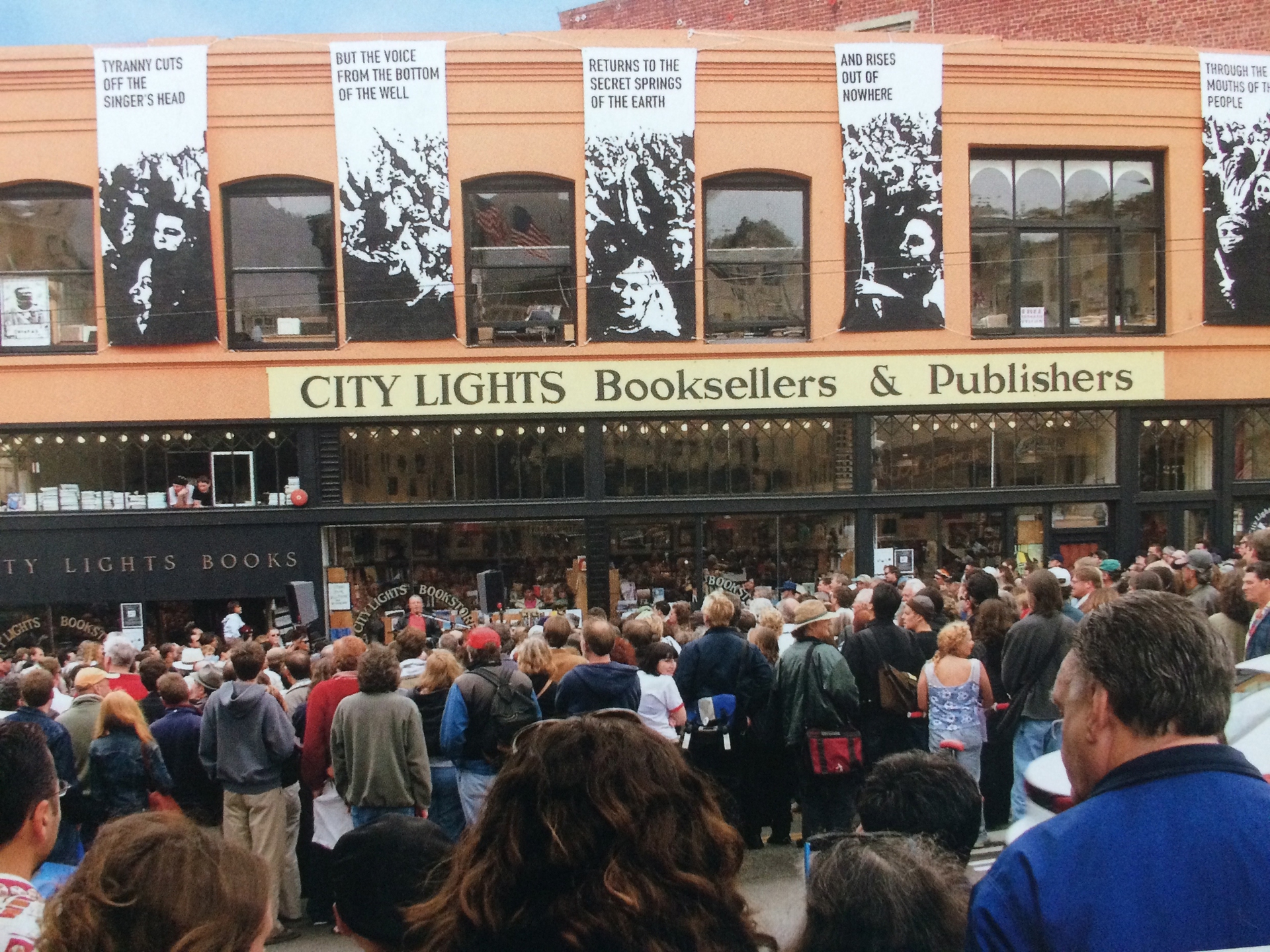 Le foto della libreria City lights a San Francisco