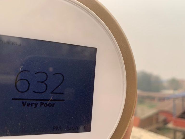 Gli incendi in Nepal stanno rendendo l'aria irrespirabile