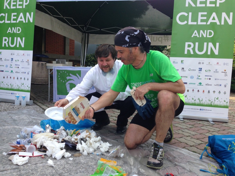 Roberto Cavallo con Luca Mercalli alla fine di una tappa