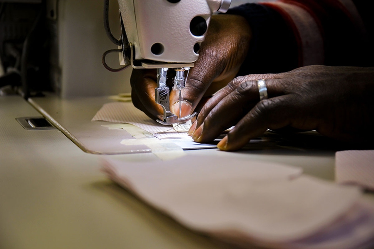 Moda circolare: Progetto Quid è invece un’impresa sociale che offre un’opportunità di lavoro sicuro a persone vulnerabili