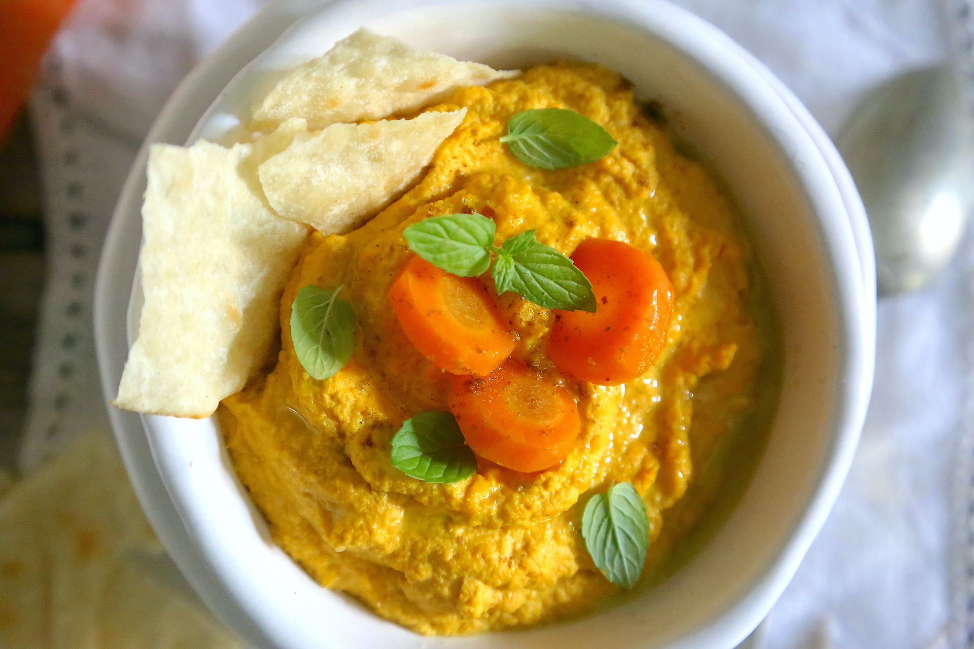 Hummus di carote al curry e menta