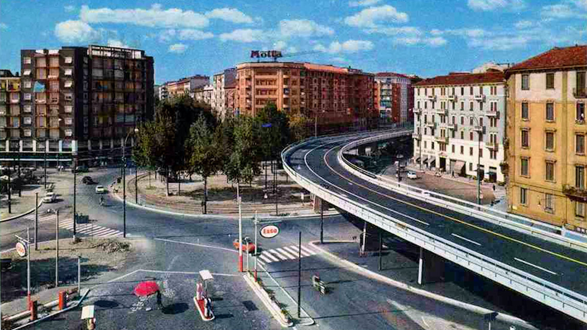 Piazze di Milano con gli alberi