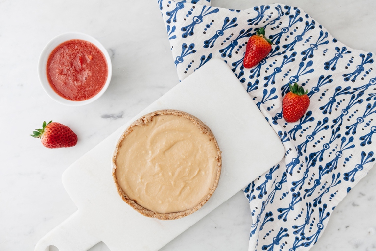 Cheesecake con ricotta e salsa di fragole