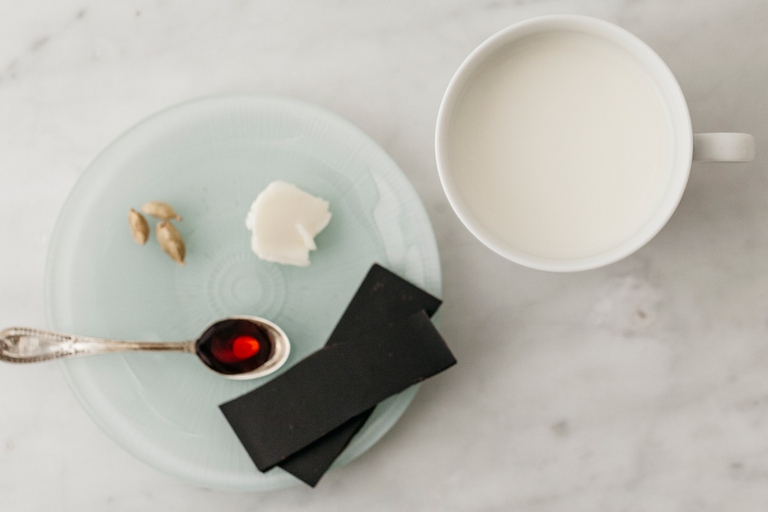 cioccolata calda aromatizzata al cardamomo