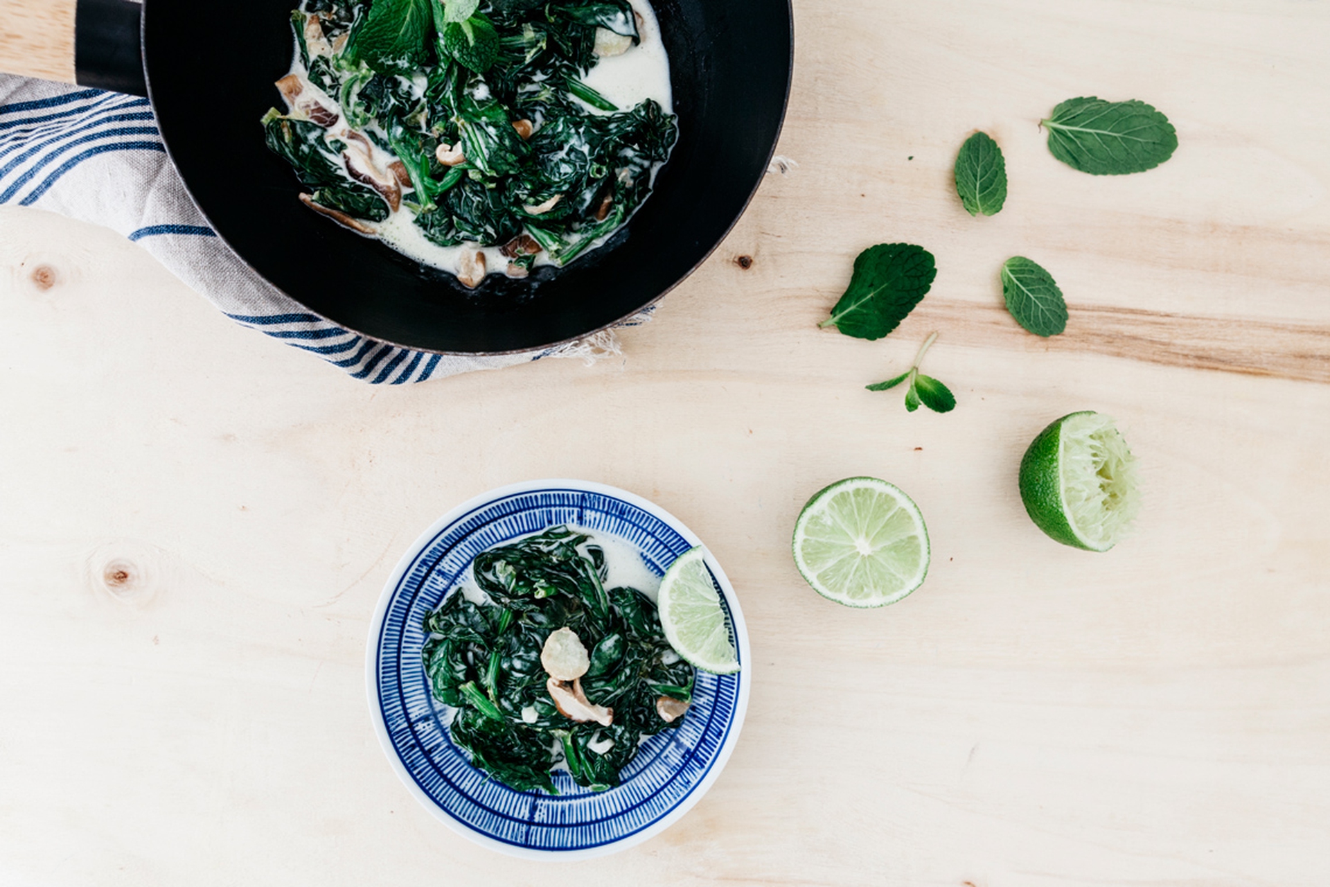 Spinaci e funghi shiitake con latte di cocco e zenzero