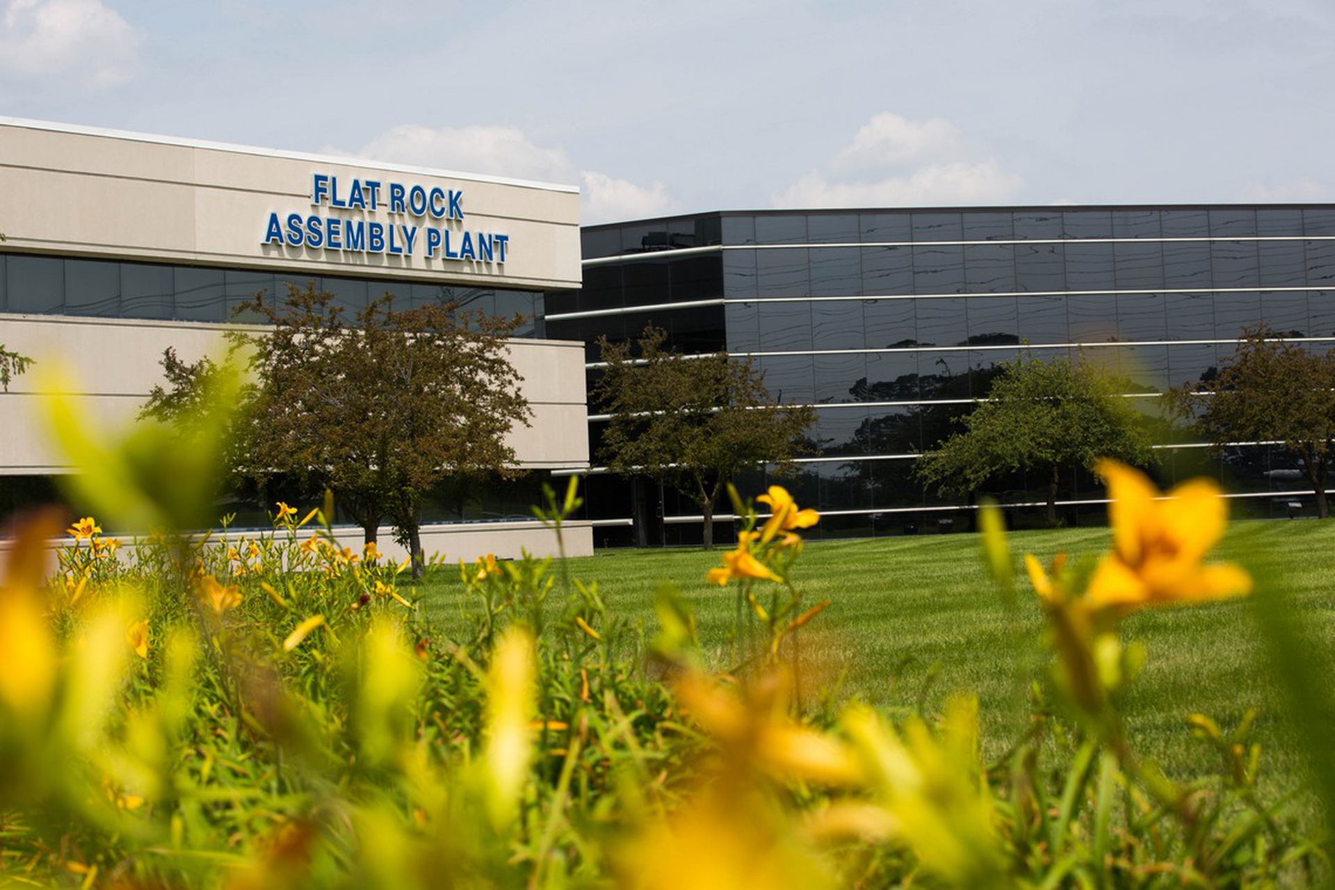 Effetto Trump, Ford annulla gli investimenti in Messico e punta sulle auto elettriche